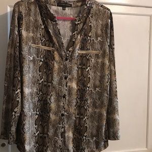 Snake print dress stretchy shirt fits a size Xl